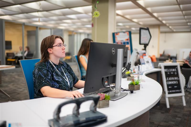 Student assistant at the Learning Commons Help Desk.